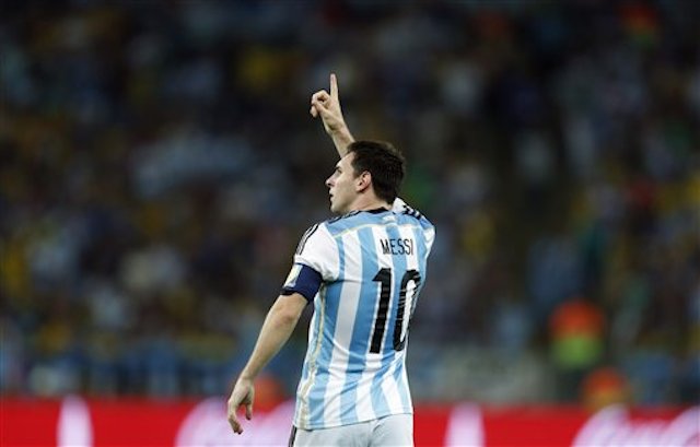 Lionel Messi, de Argentina, celebra luego de anotar el segundo gol de su selecciÛn frente a Bosnia-Herzegovina en un cotejo del Grupo F de la Copa del Mundo, el domingo 15 de junio de 2014, en el Maracan· de RÌo de Janeiro (AP Foto/Felipe Dana)